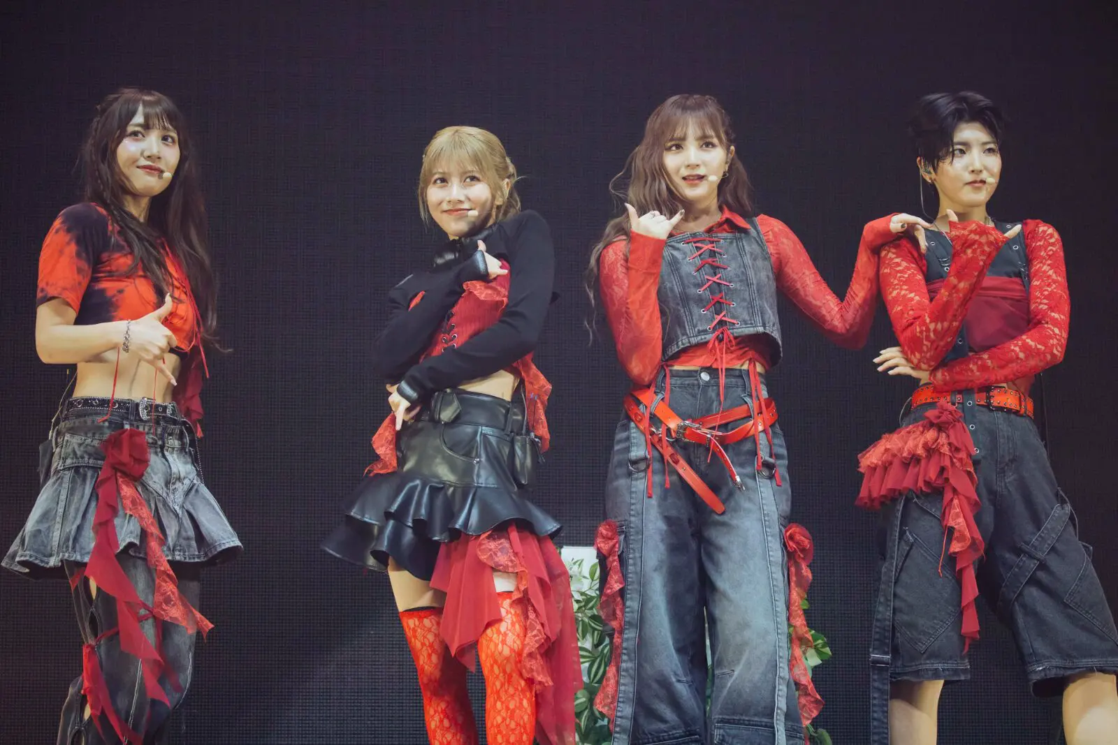 本編ではニューアルバム『Flora』収録の全13曲を含む20曲を