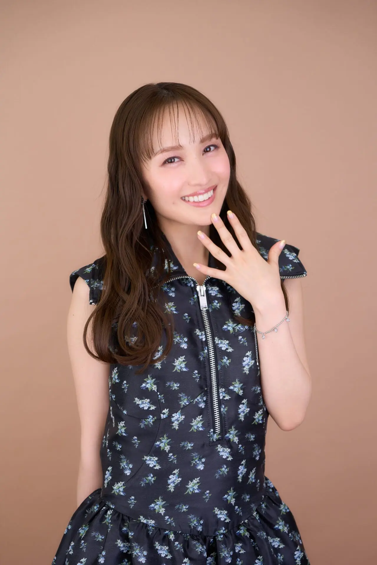 百合子プロフィール要確認 百田夏菜子2024生写真｜ももいろクローバーZ｜MAILIVIS(メイリビス)