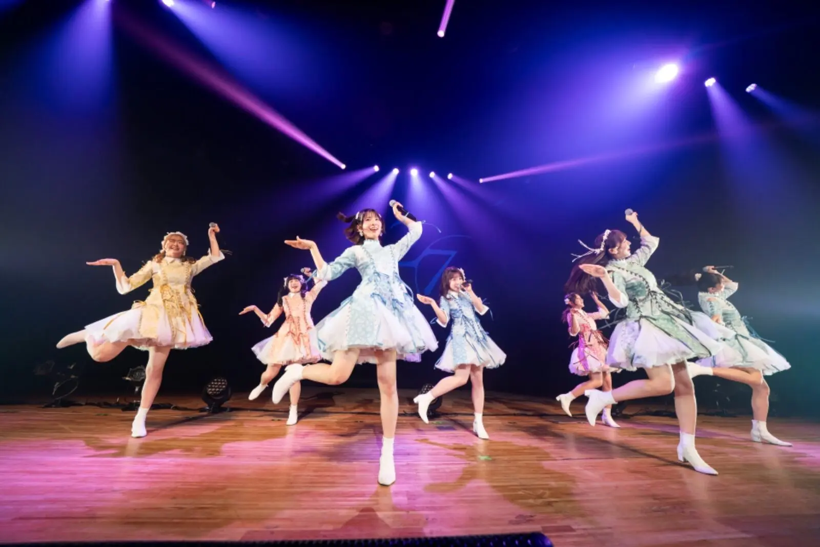 22/7「リアルメンバーとキャラクターがステージ上で初共演。ソニー