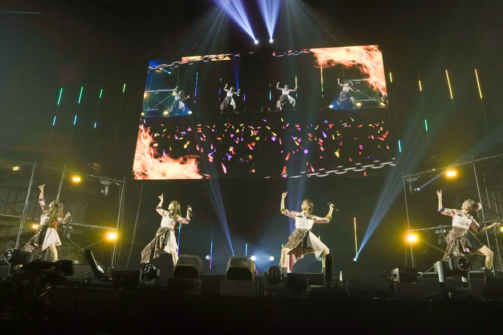 ももいろクローバーZ 「ももクロがGW1日限定のテーマパーク型ライブ